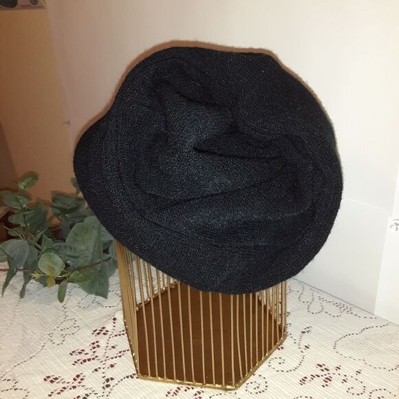 Forever 21 Black Beannie - Picture 1 of 5